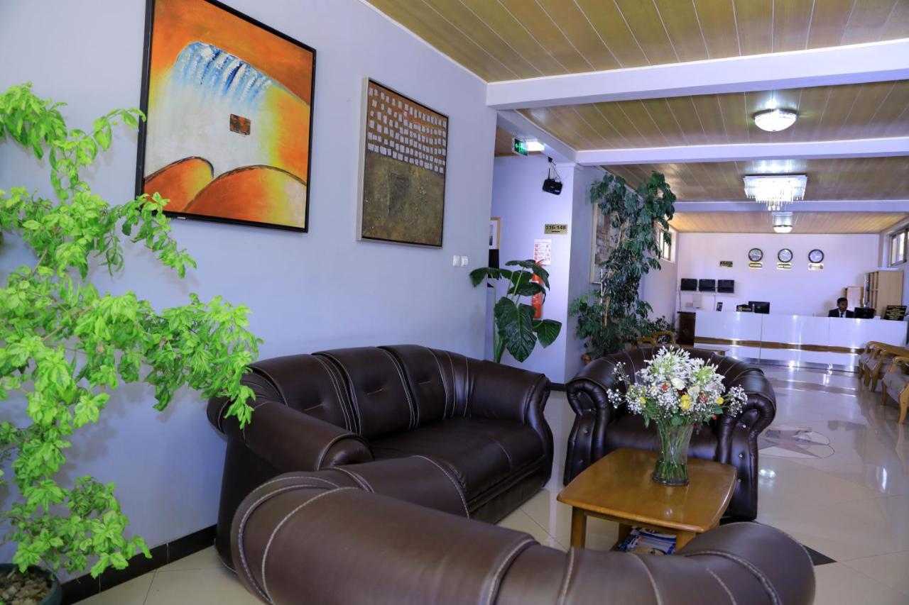 Yaya Africa Athletics Village Sululta Buitenkant foto
