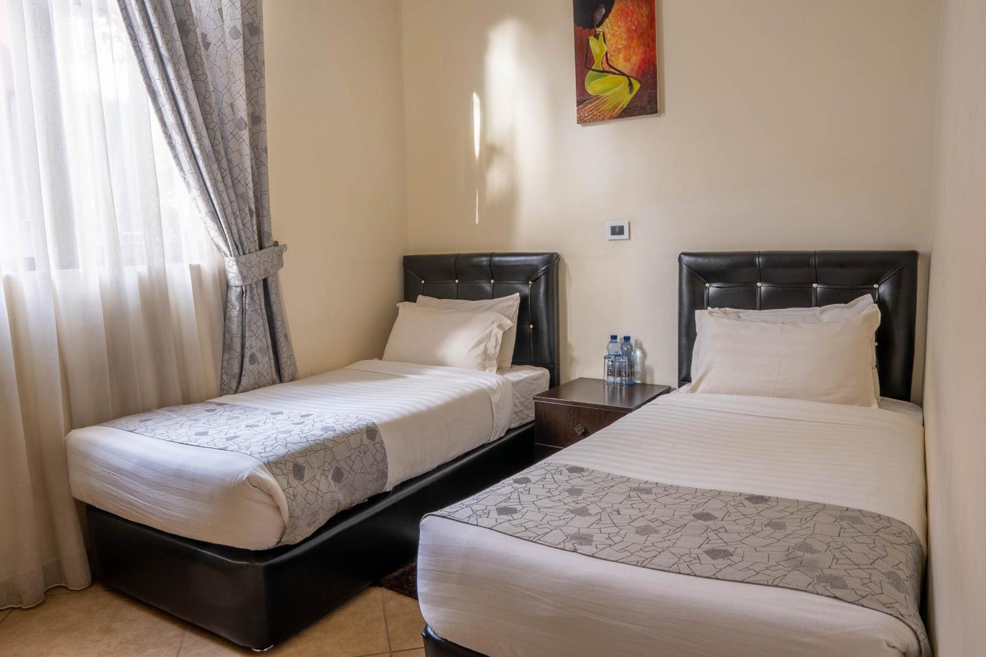 Yaya Africa Athletics Village Sululta Buitenkant foto
