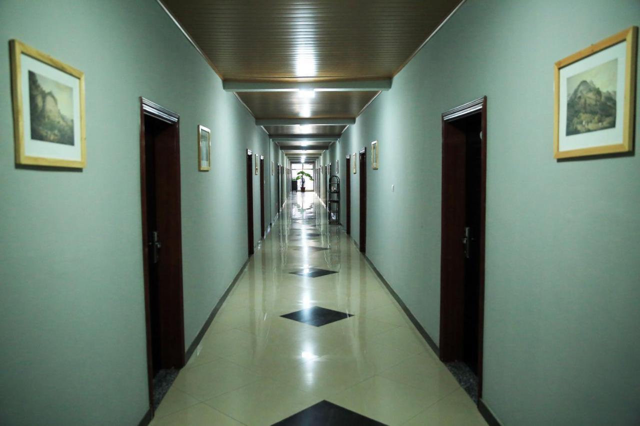 Yaya Africa Athletics Village Sululta Buitenkant foto